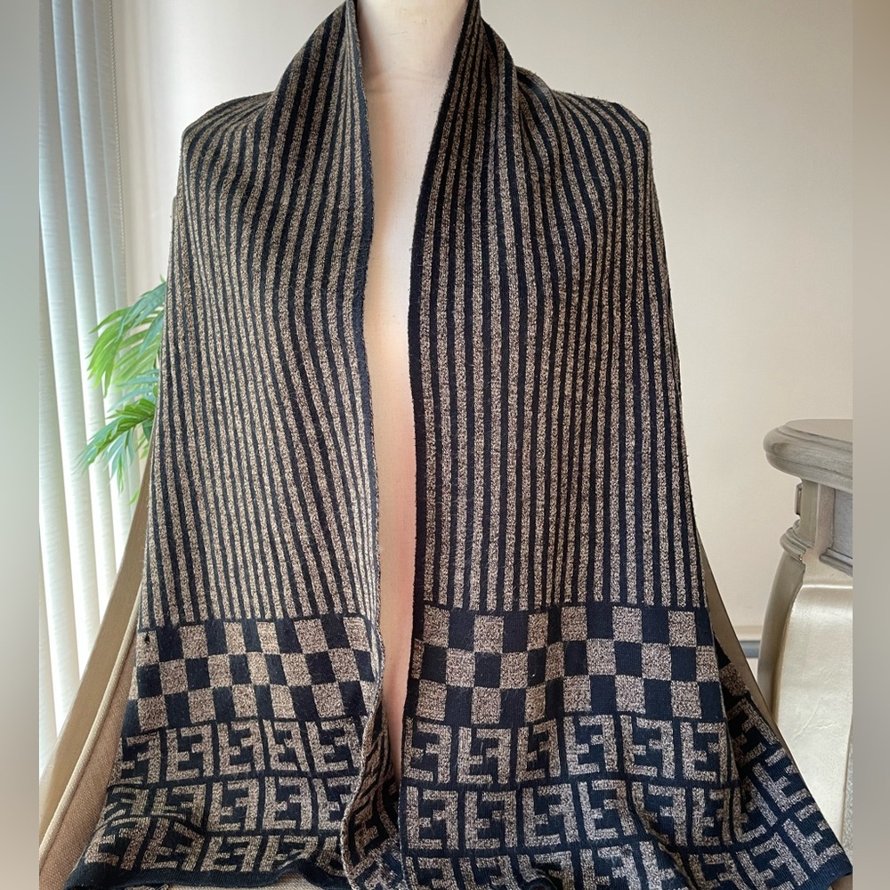 Authentic fendi vintage FF logo wool scarf (D5095)